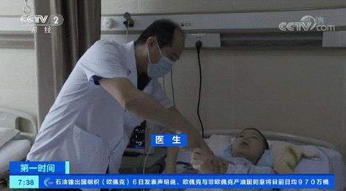 女子在蹦床馆里摔成瘫痪,18岁女孩玩蹦床脊柱断裂现状