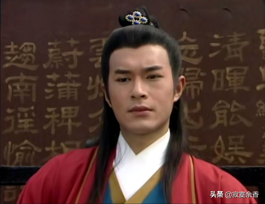 圆月弯刀杨过,圆月弯刀是什么刀