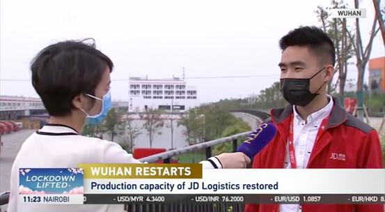给力！京东小哥登上国际频道，直播对谈5分钟讲述武汉故事