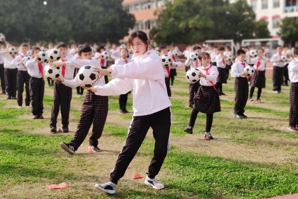 小学校园足球比赛的超燃时刻,漯河小学足球比赛的视频