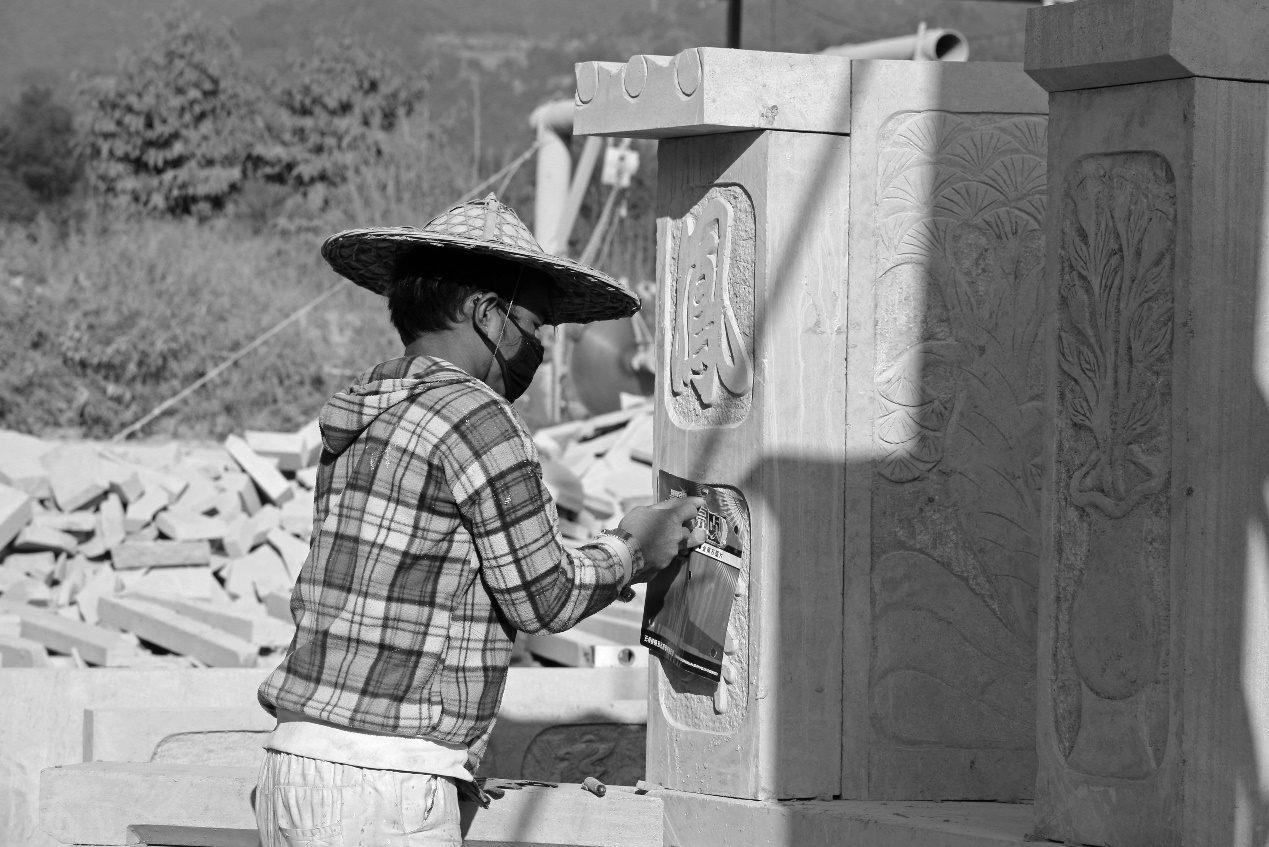 年年复年年：坟石工人的尘肺二十年