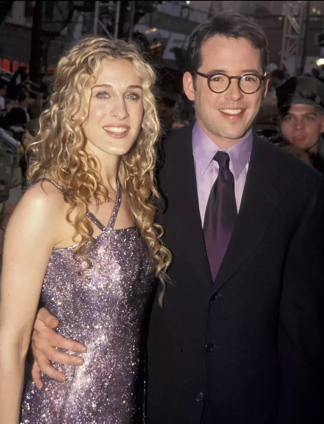 都是鹰钩鼻大美女，都爱过同一些男人，她俩的路怎么就不一样呢？