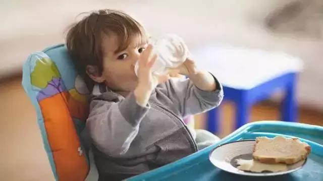 宝宝添加辅食后便秘怎么回事,宝宝添加了辅食之后便秘怎么办