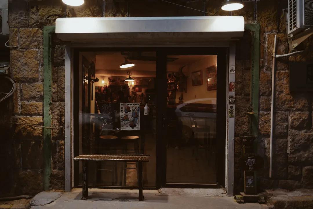 青岛即可以看海还能吃海鲜的地方,去青岛吃好海鲜看大海心情自然好