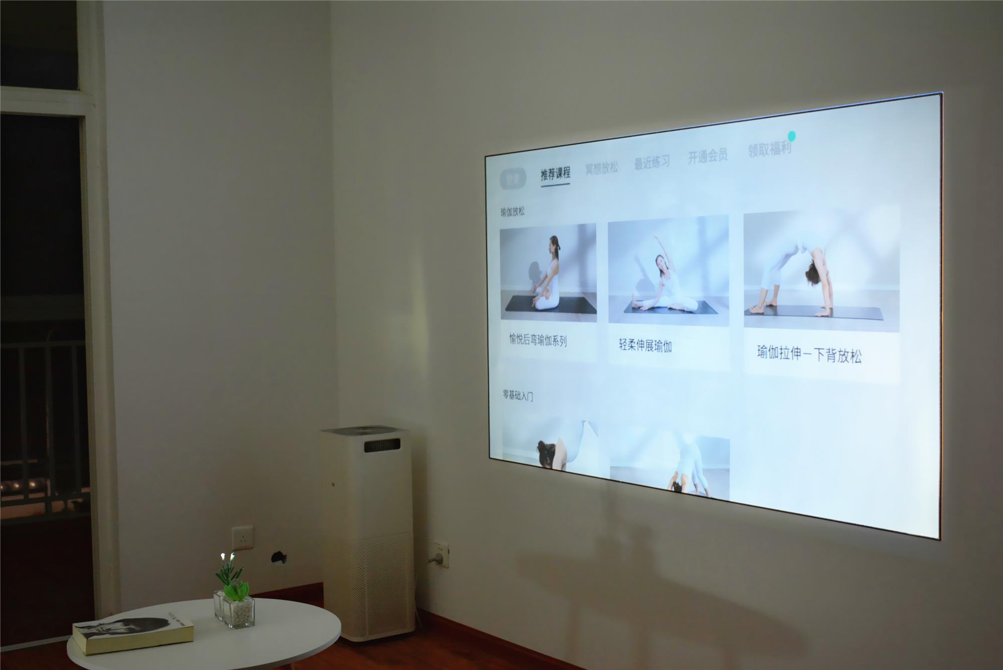 国产推出“新款LED投影”：900ANSI够不够用？白天开窗实测