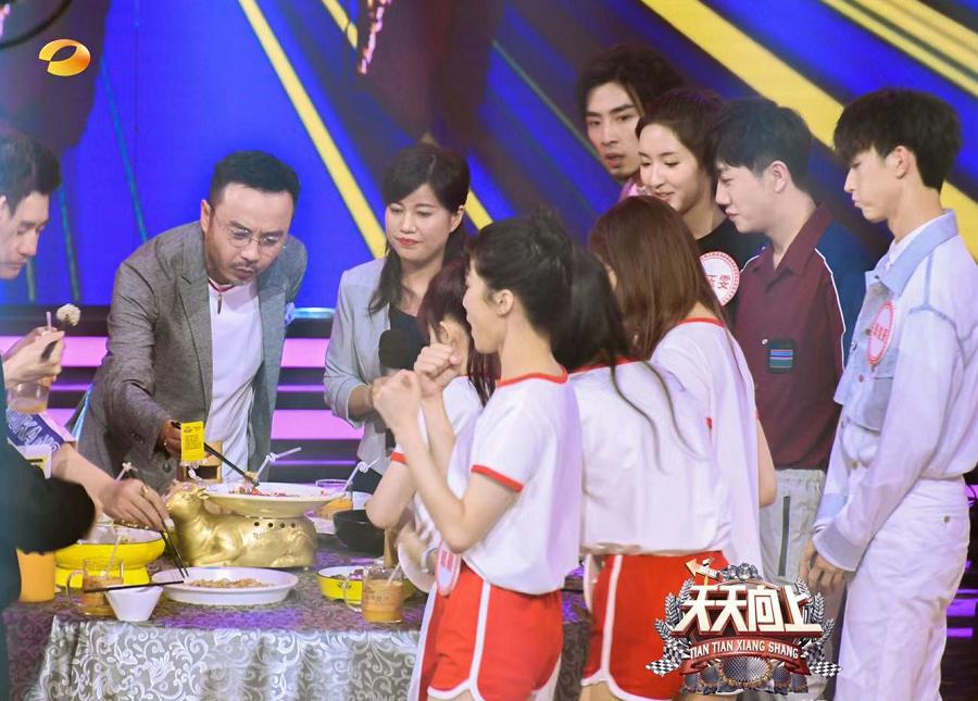 湘菜排队之王,湘菜排队王又开新店下楼直达