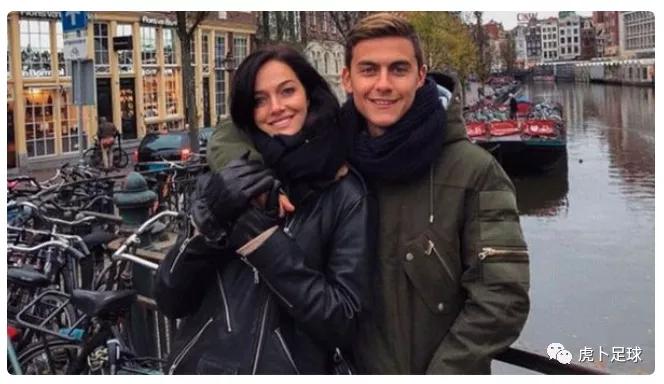 足球最深情的球员女友,足球运动员与球迷的暖心时刻