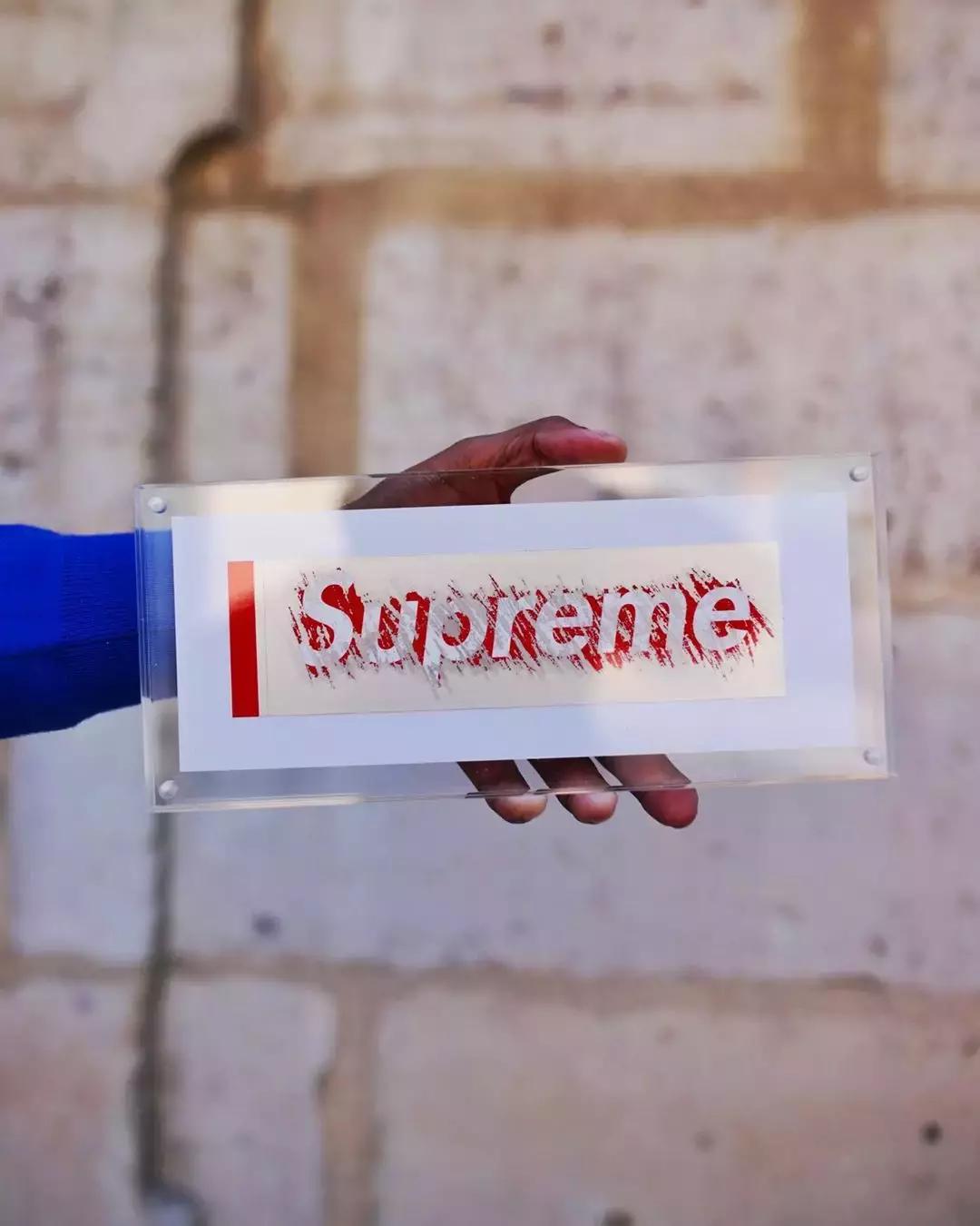 一线报道|巴黎Supreme19秋冬线下实体店开季大战