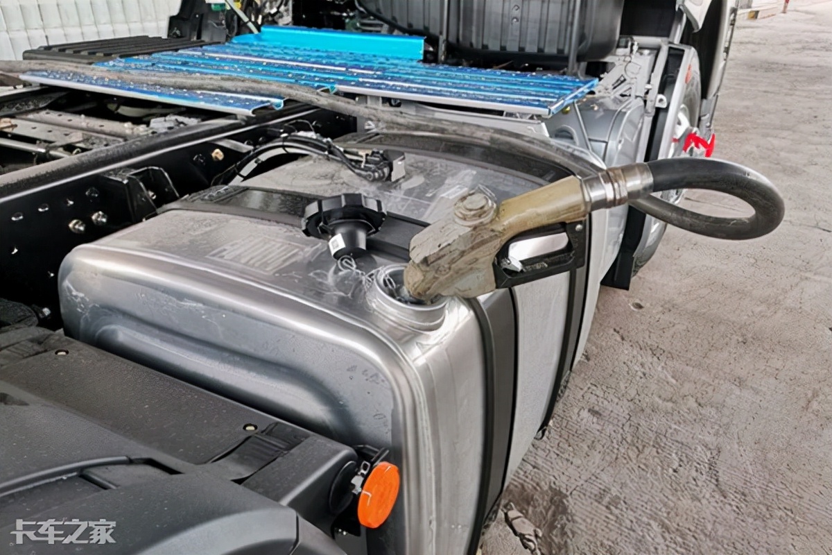 油价上涨卡车司机的无奈,买油卡加油