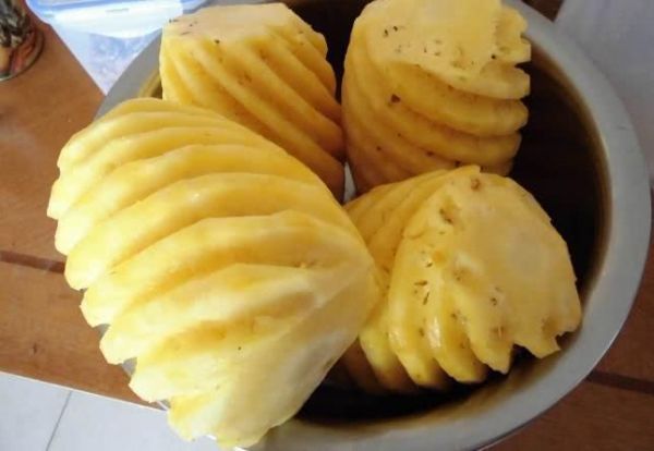 正确削菠萝的方法，简单又快还不会弄脏手，你会吗？