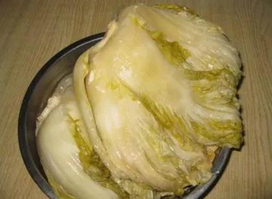 我用芥菜腌的酸菜软了咋回事,泡菜坛做酸菜水变少