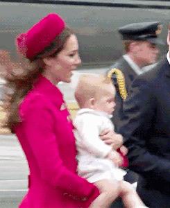 婴儿总想吃母乳怎么回事,宝宝一直睡怎么叫醒吃奶