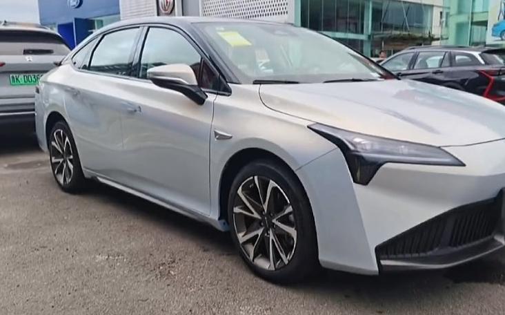 大家觉得广汽埃安怎么样,广汽埃安aions哪个版本值得买