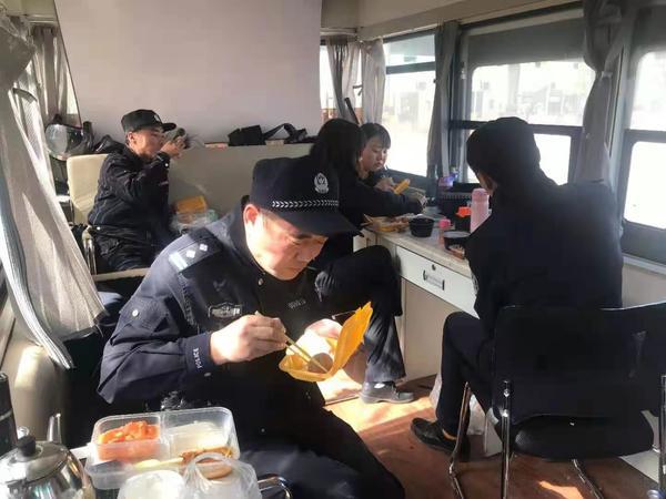 17年，记满了整整96本！郑州一“片儿警”的日记里写了啥？