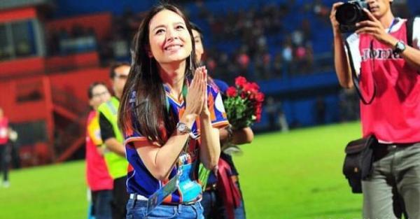 泰国女首富伍伦盼足球,泰国女足总经理伍伦盼写真