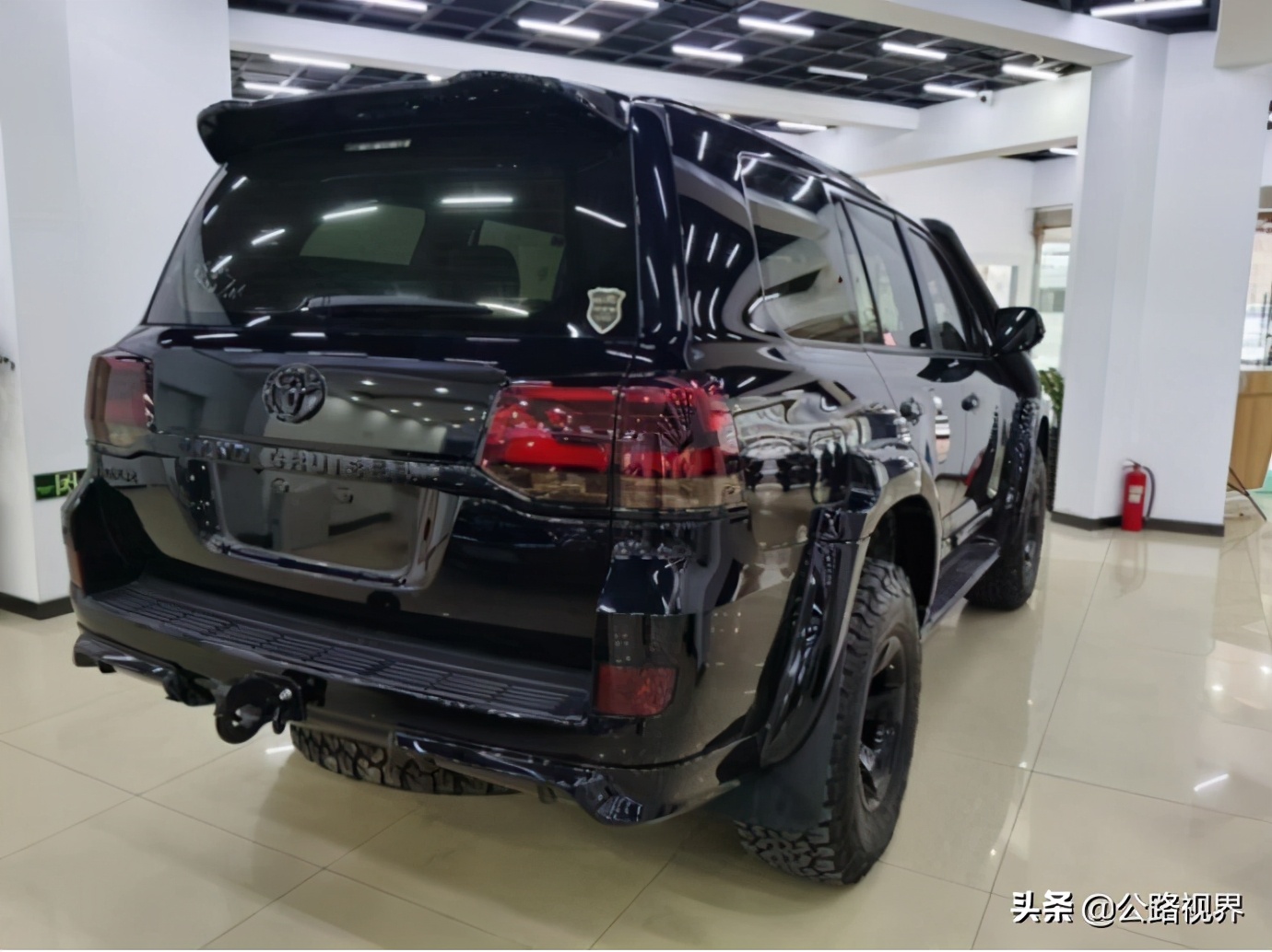 丰田陆巡2022款黑武士4500柴油版,陆巡兰德酷路泽4500vxsgts顶配