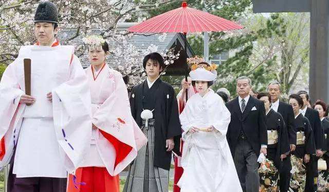 外国婚礼习俗,外国奇怪的结婚习俗