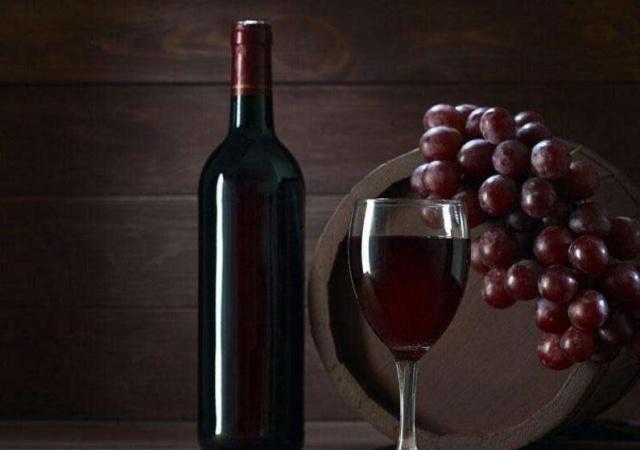 如何鉴别真假红酒的方法 (怎样辨别真假红酒的方法)