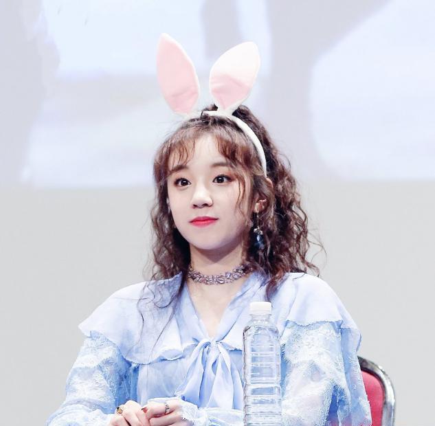 发带怎么戴才好看适合脸大的女生,怎么戴发带才好看