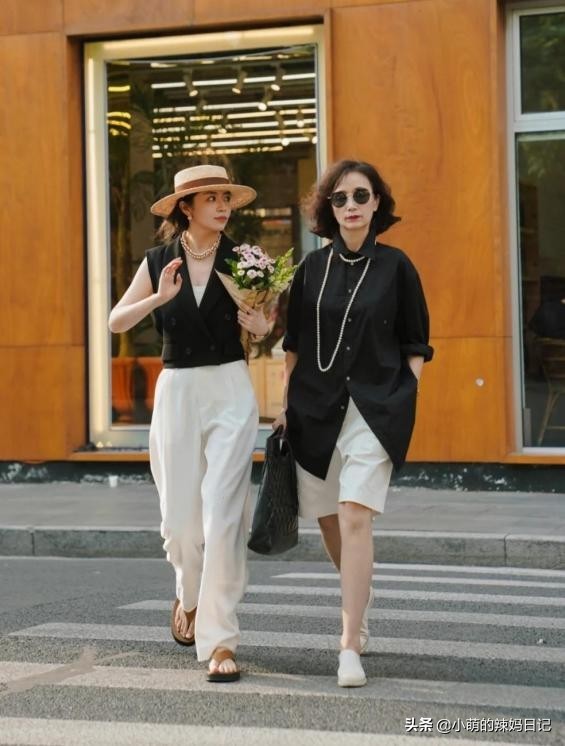 35岁女人穿搭今年流行的修身裤子,外翻直筒阔腿裤穿搭50岁女人