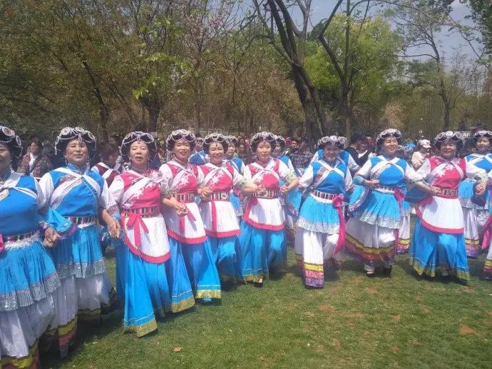 云南少数民族服饰图片,最好看的云南民族服饰