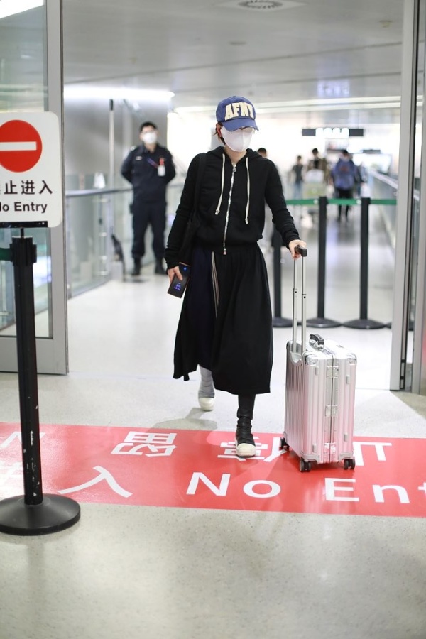 马伊琍吊带裙穿搭,马伊琍马甲裙穿搭