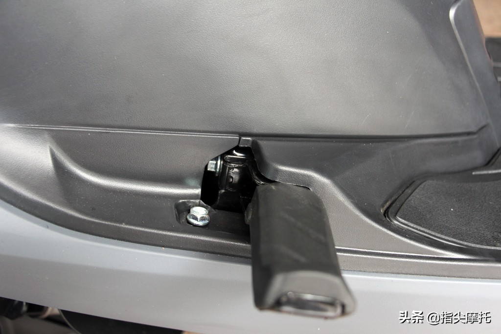 被忽视的都市精灵,经济环保的王野睿御国四电喷摩托车