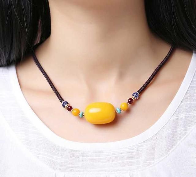 蜜蜡假的和真的区别在哪里,一招分辨蜜蜡真假和种类