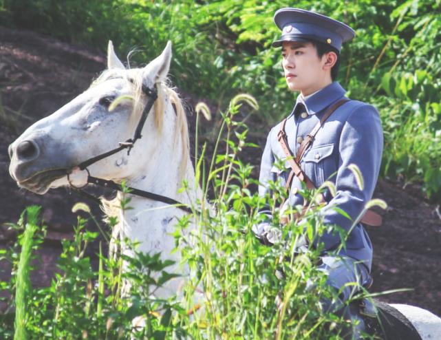 谁家策马少年郎，男星超飒骑马照，你觉得谁是你的白马王子