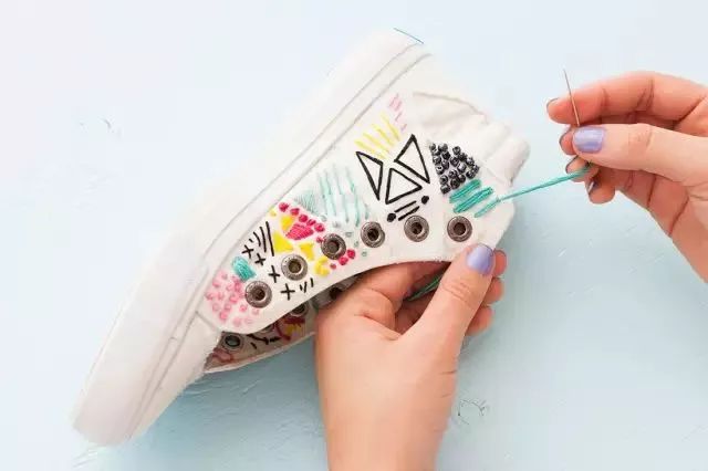 小白鞋怎么改好看,小白鞋变颜色教程