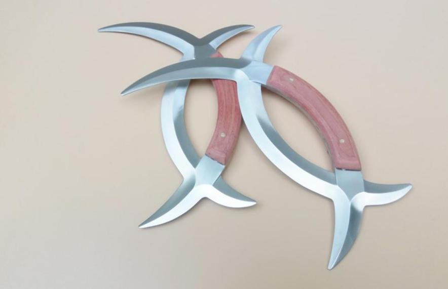 香奈儿商标撞脸中国兵器,单田芳评书里的八卦子午鸳鸯钺有何来头?