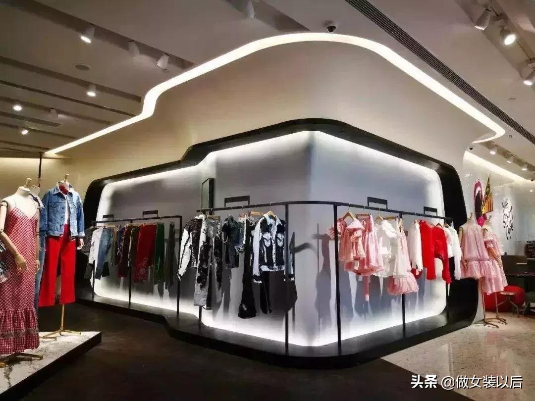 她在衰落时被温州大佬收购，如今竟逆袭成女装品牌前列？牛逼