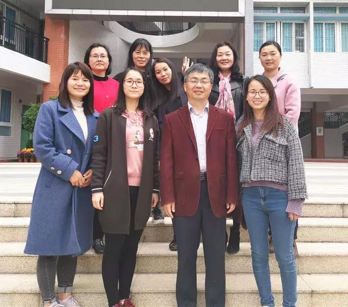 三尺讲台上的梦想,三尺讲台是我的梦想