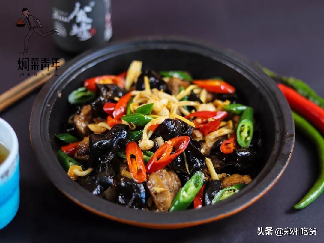 用焖锅做川菜，开店150+，这个餐厅咋把吃货变老板的？