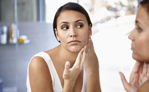 警惕！不卸妆就碎觉的危害~千万不要再犯