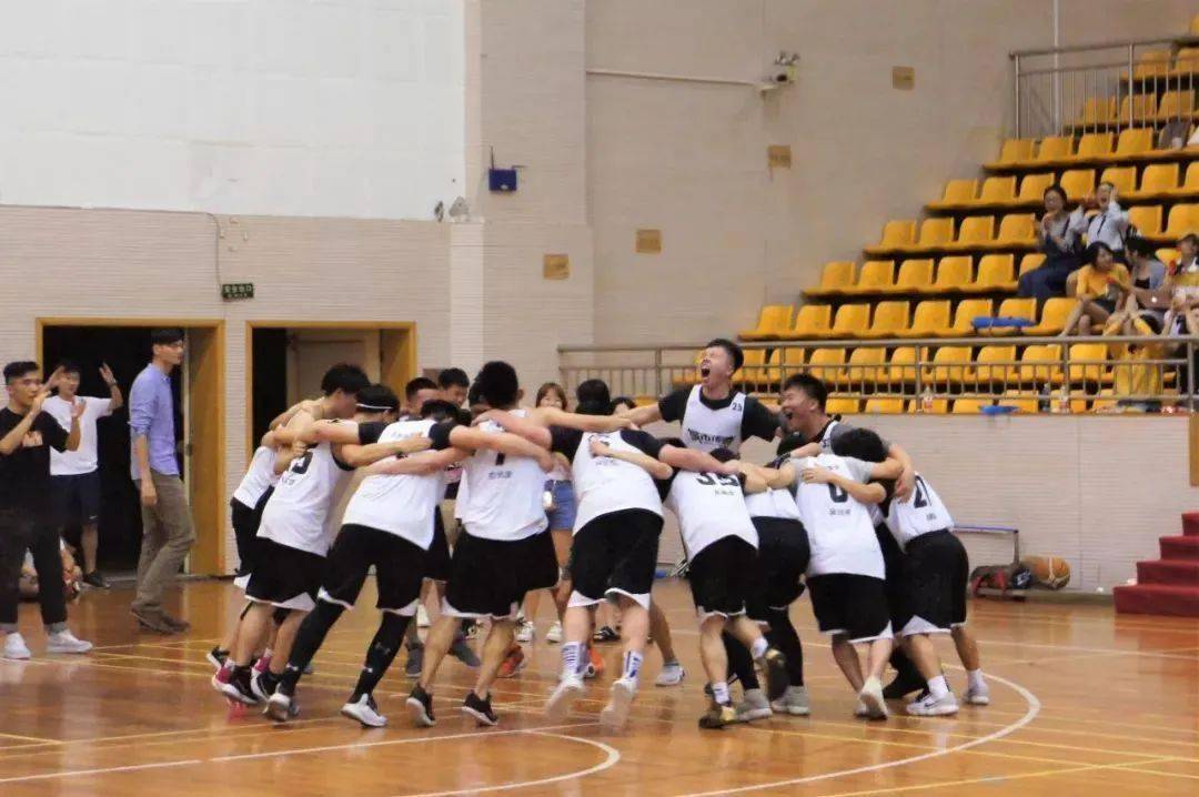 北京的这所大学，外地人“挤破了头”想进去，但北京本地人看不上