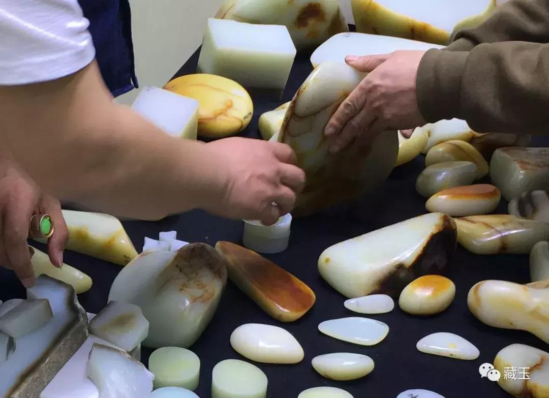 俄料和田玉为什么比较便宜 (俄料和田玉真的盘不出来吗)