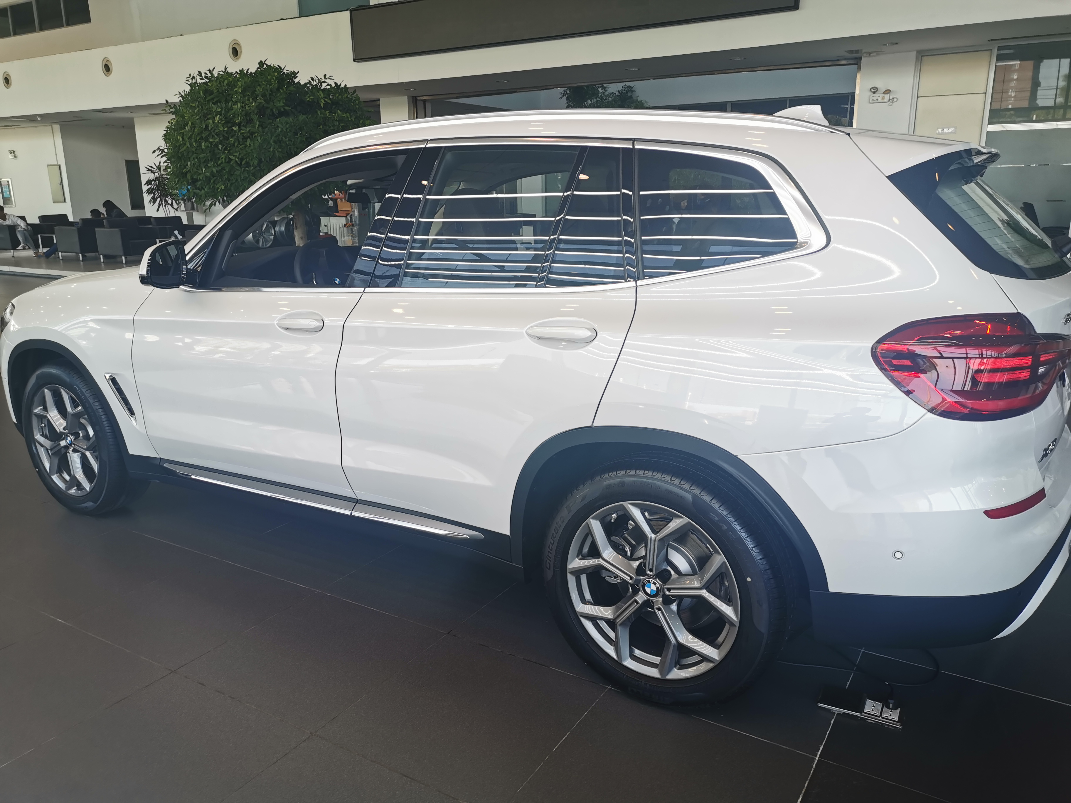 新款宝马x328i值得买吗,80后大叔宝马车