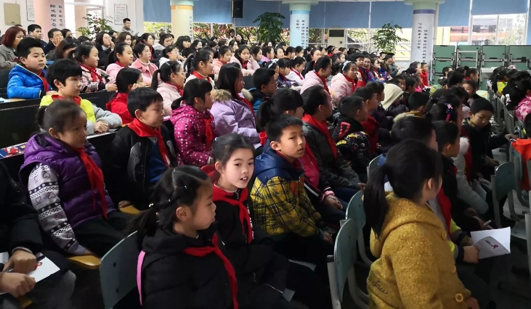 成都市簇桥小学校“好作文长什么样”群文编读分享会