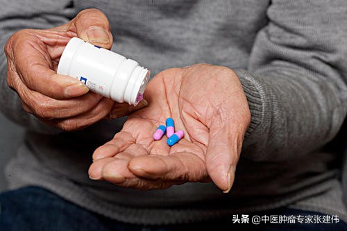 中药和中成药一起吃行吗,中药和西药要隔开吃吗