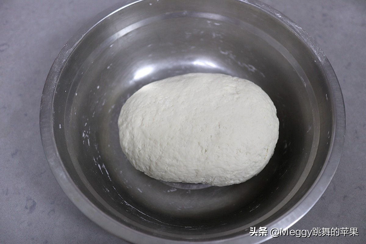 春天必吃的春笋酱肉包子，一锅16个全进肚了，抹抹嘴还没解馋