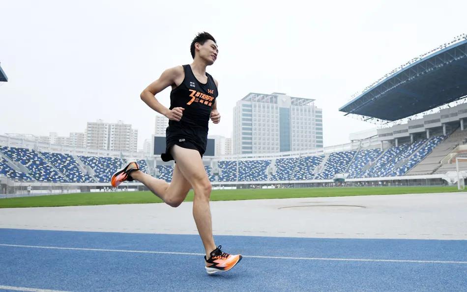 361飞飚跑鞋顶级跑者,初跑者跑鞋推荐361