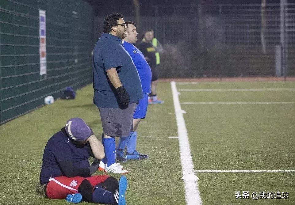 中年人野球场打篮球,中年野球场