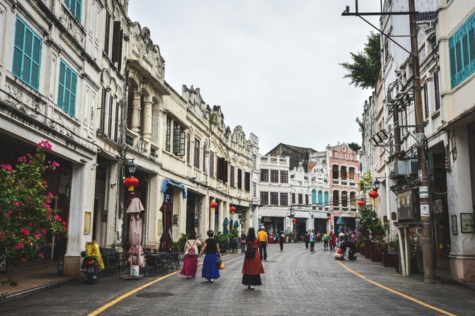 在这个阳光明媚的春季,在这个阳光灿烂的日子里