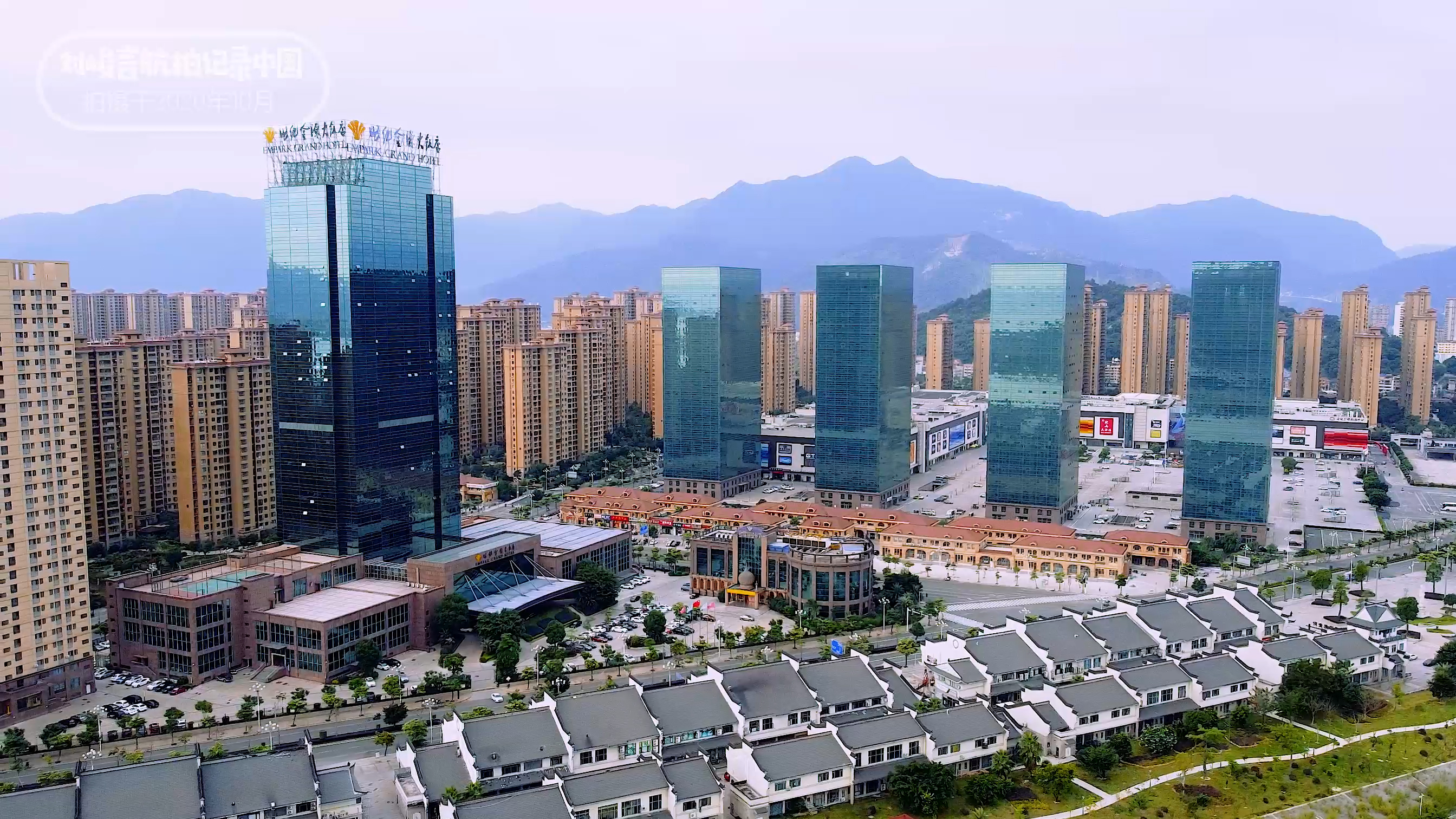 罗源这个小区的面积比城市还要大海景及高铁傍身却依旧空空荡荡