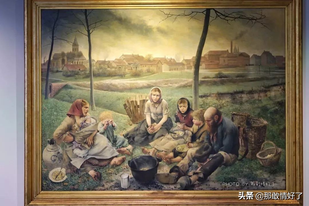 在蓝精灵的故乡邂逅天价纹身*国猪中**，只因我国没有动物保护约束