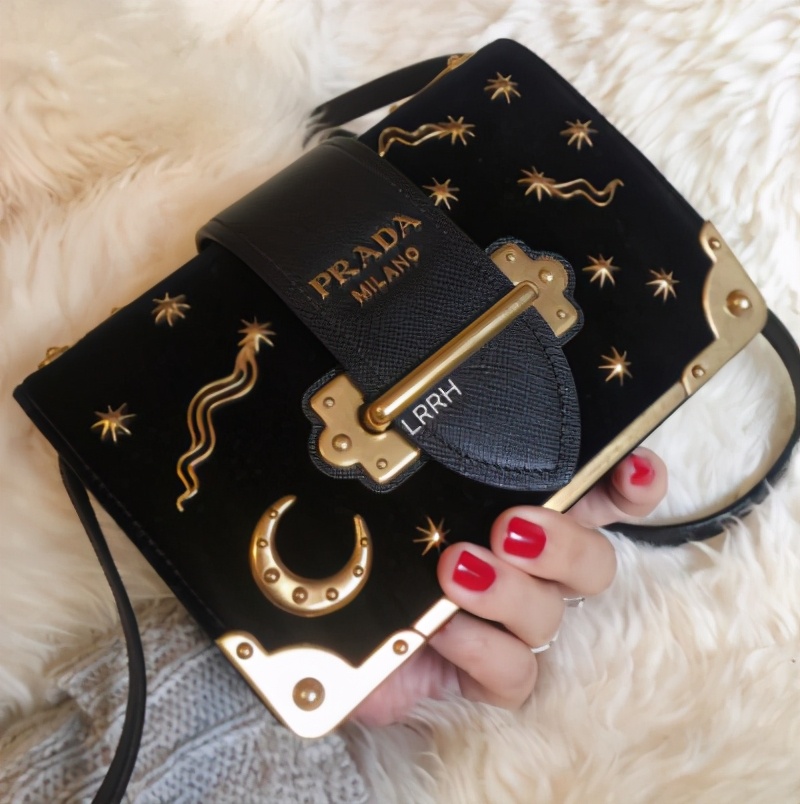 真假prada三角包,扒一扒高颜值的包包
