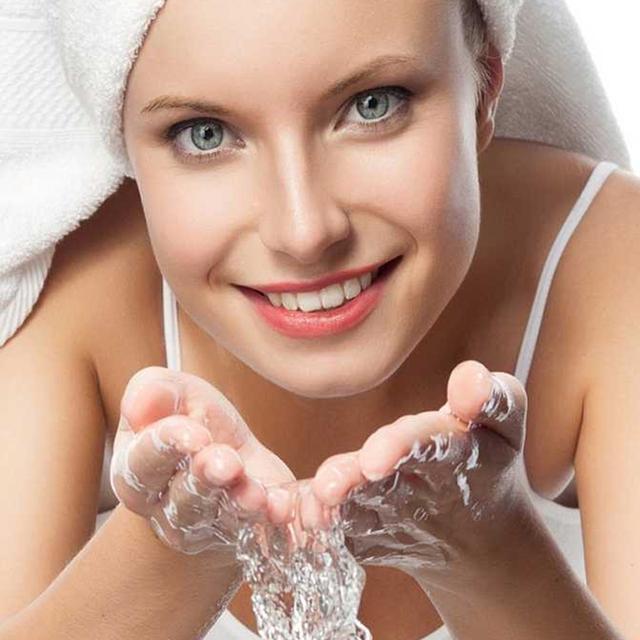 郭鸿财化妆品加工:冷水洗脸跟热水洗脸各自的利与弊你知道多少?