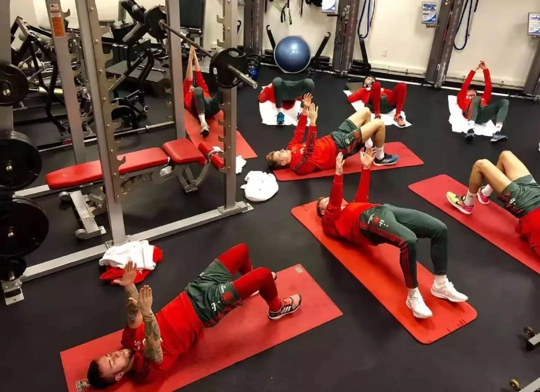 足球要从娃娃抓起是谁提出的,遵循足球发展规律从娃娃抓起