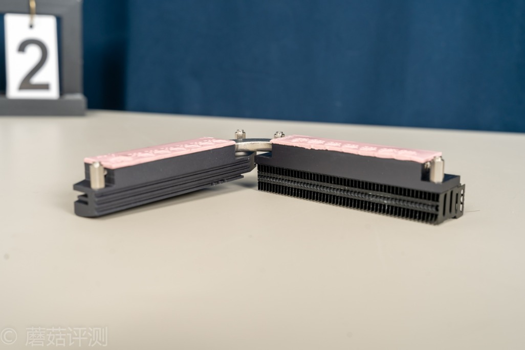 技嘉z490aorusproax主板多大,技嘉z490aorusproax是超级雕吗